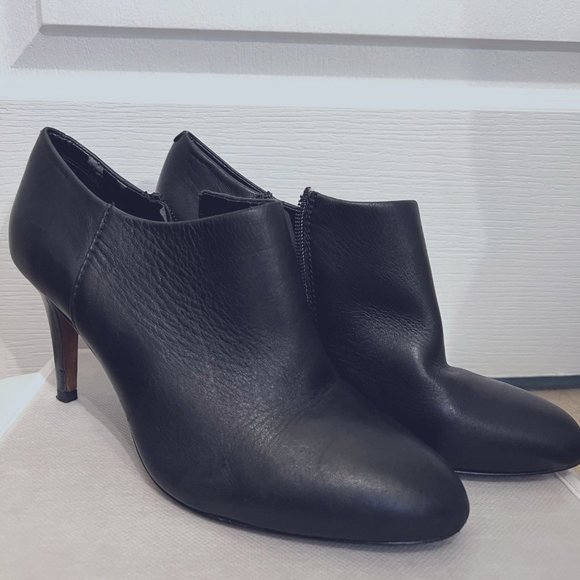 ANTONIO MELANI Shoes - Antonio Melani Black Ankle Bootie-3" Heel- Leather-Women's size 9M